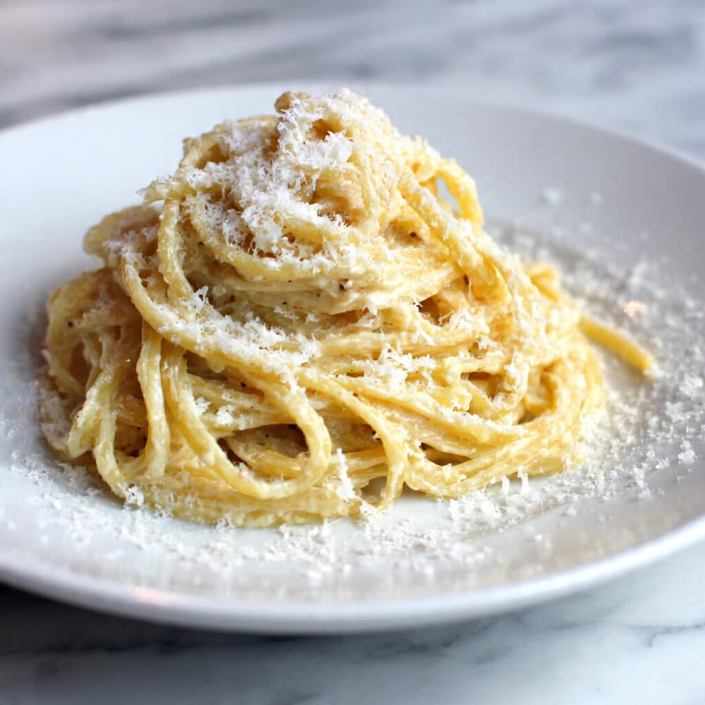 Cacio e Pepe: Classic Italian Pasta with Pecorino Romano and Black Pepper Recipe